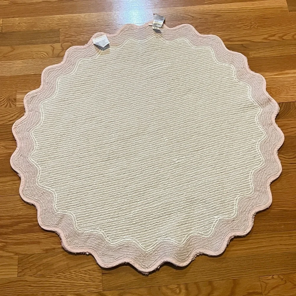 Anthropologie Scalloped Cotton Bath Mat NWOT